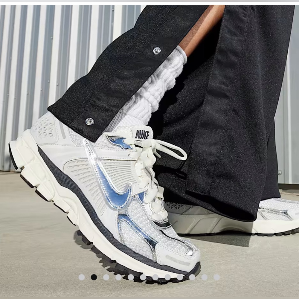 Nike Vomero 5 Silver White Sneakers US Men’s Sz 8 Women’s size 9.5 EU size 41